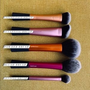 REAL TECHNIQUES BRUSH SET